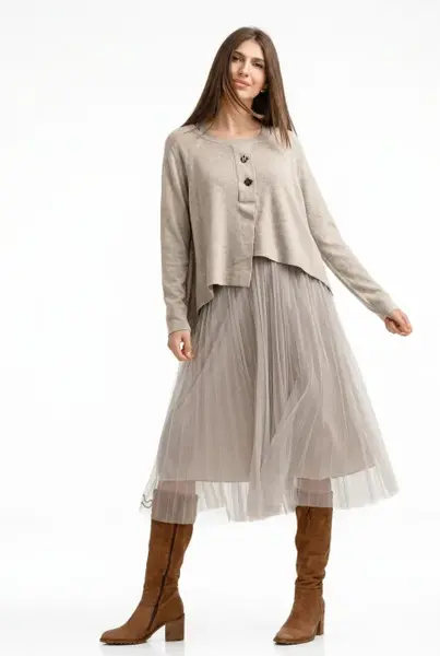 Rochie suprapusa din tulle cu puloveras cu nasturi metalici bej