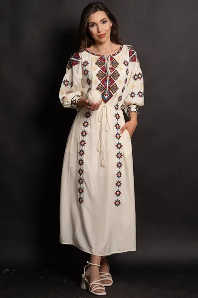 Rochie traditionala crem Coralia cu broderie cu simbolul rombului