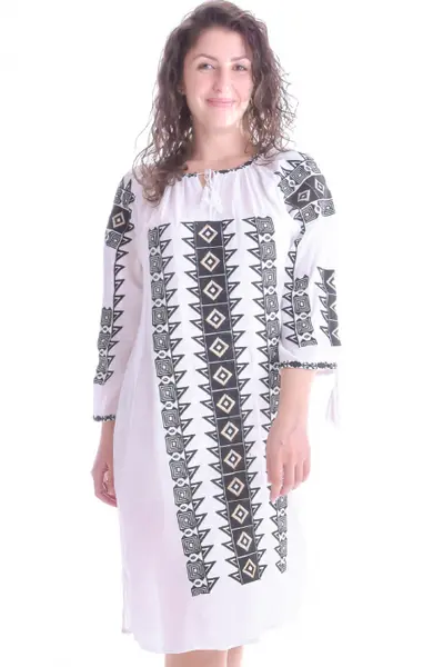 Rochie traditionala dreapta alba cu motiv geometric negru Adriana