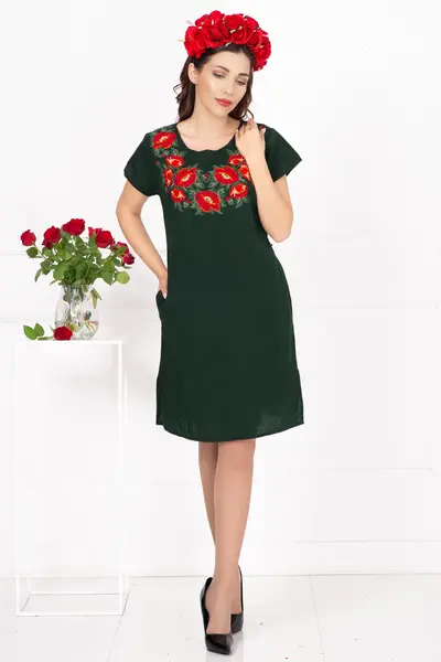 Rochie traditionala verde din in cu bujori brodati