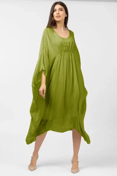 Rochie verde oliv in colturi, lunga, ampla, din matase si vascoza, cu detaliu sub bust