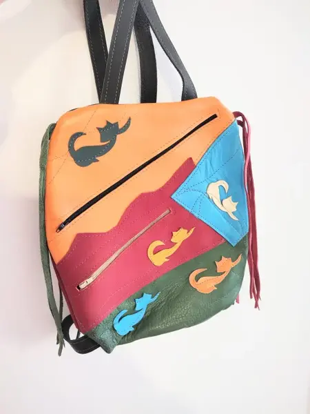 Rucsac handmade din piele naturala, cu pisicute