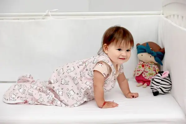 Sac de dormit copii 0.8 tog KidsDecor Baby Bear roz din bumbac 95 cm