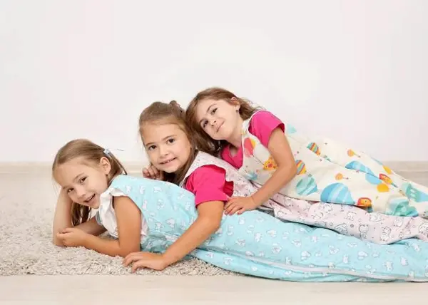 Sac de dormit copii 1 tog KidsDecor Ursi Polari din bumbac 70 cm
