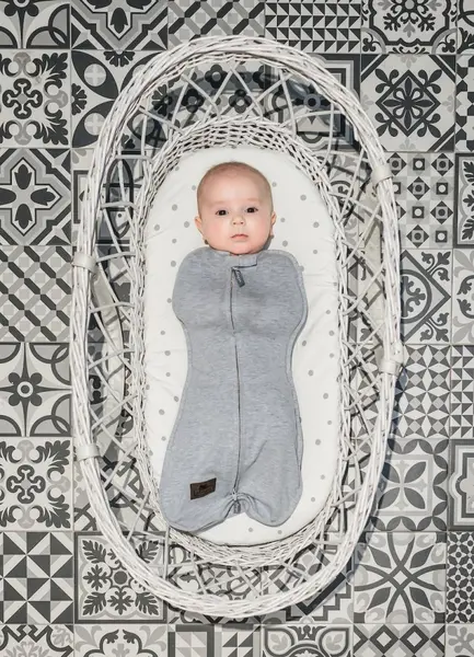 Saculet Swaddle infasat nou nascut + caciulita First Step Animale Epoca Almond Sleepee