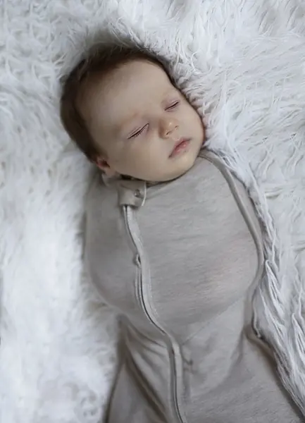 Saculet Swaddle pentru infasat nou nascut + caciulita First Step Eucalipt Sleepee