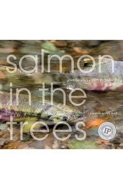 Salmon in the Trees: Life in Alaska's Tongass Rain Forest [With CD (Audio)] - Amy Gulick