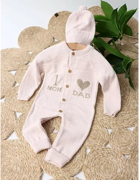 Salopeta cu fes Love Mom Dad acrilic roz