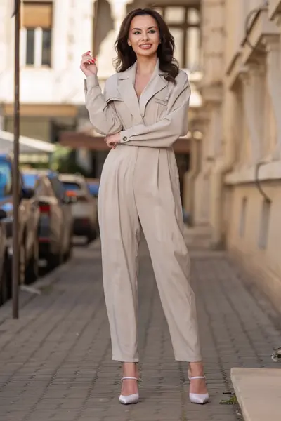 Salopeta smart casual Pretty Girl bej cu pantalon conic