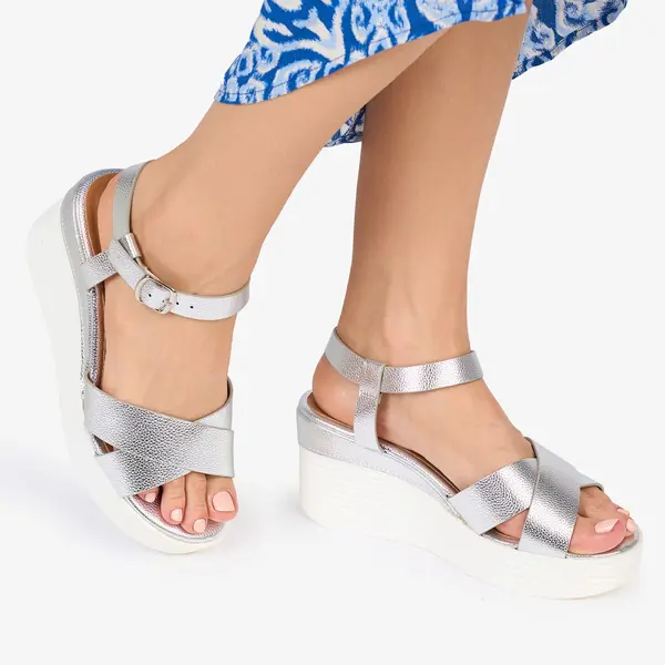 SANDALE dama Piele ECOLOGICA CU PLATFORMACRL1015 Culoare: Argintiu