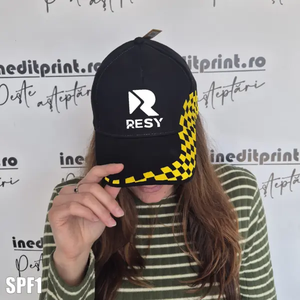 Sapca personalizabila cu LOGO sau TEXT - SPF1 GRAND PRIX, NEGRU CU GALBEN