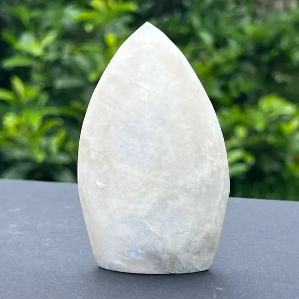 Sculptura forma libera piatra lunii alba m1