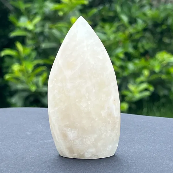 Sculptura forma libera piatra lunii alba m3