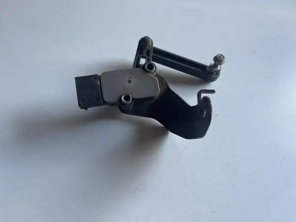 Senzor nivel suspensie 6867646 BMW X6 (2014-2019) [F16]