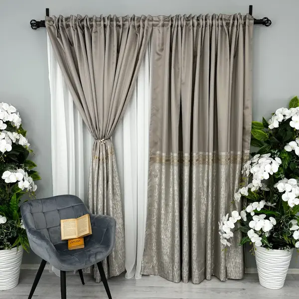 Set 2 bucati Draperie Simplicity, tip panou, Grej cu Gri, 3m latime x 232cm inaltime, cu rejansa pentru bara