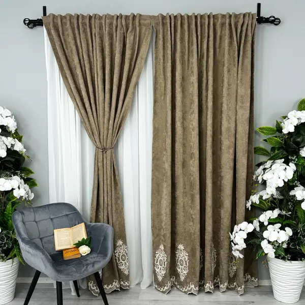 Set 2 Draperii Blackout 80%, din Catifea cu Broderie, 140cm latime x 260cm inaltime, cu TIV LAT, Elite V3, Bej