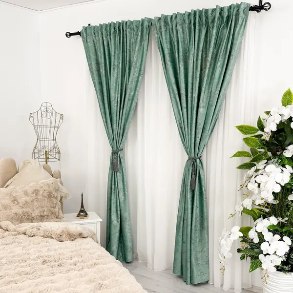 Set 2 Draperii Catifea cu insertii metalizate, Menta - V21, 140cm latime x 260cm inaltime, cu tiv lat pt bara