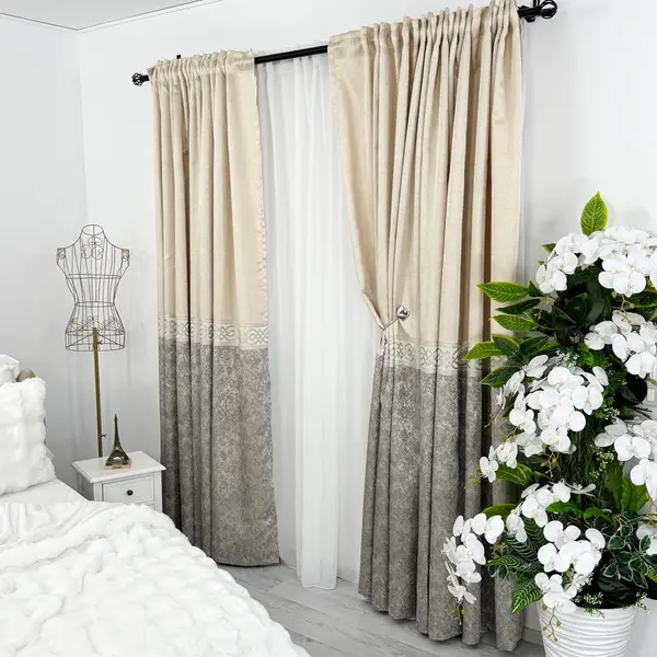 Set 2 Draperii Royal, Satinata, Texturata, Bej cu Gri si Argintiu, 140cm latime x 260cm inaltime, cu tiv lat pt bara