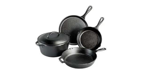 Set 5 vase din fonta contine ceaun cu capac de 4,7 litri, tigaie clatite, tigaie de 20,3 cm, tigaie 26 cm Lodge L-5HS3