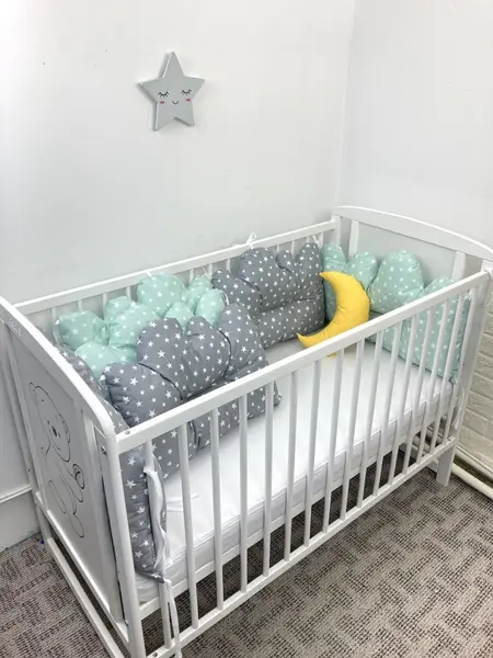 Set 6 aparatori pentru patut pernute norisori cu luna vernil