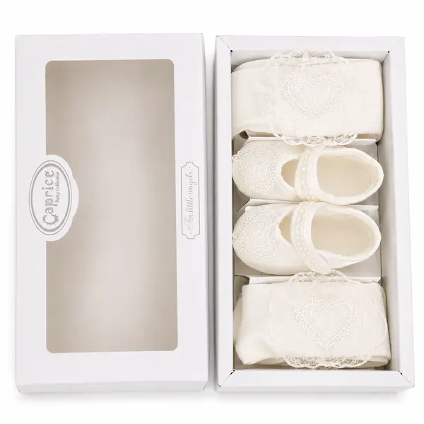 Set Alb Fetițe 3 Piese – Botoșei, Bentiță și Dresuri Elegante - Modelul Heart