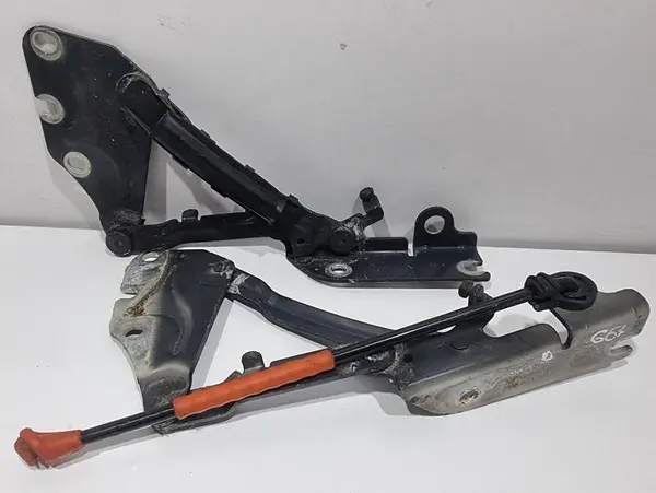 Set balamale capota fata culoare alb lb9a 5M0823301 Volkswagen Golf 5 Plus (2004-2008)