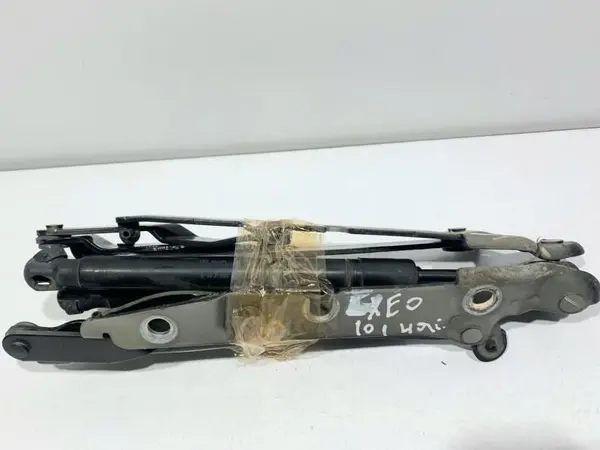 Set balamale cu telescoape capota spate 8E5827552J Seat Exeo (2008-2013)