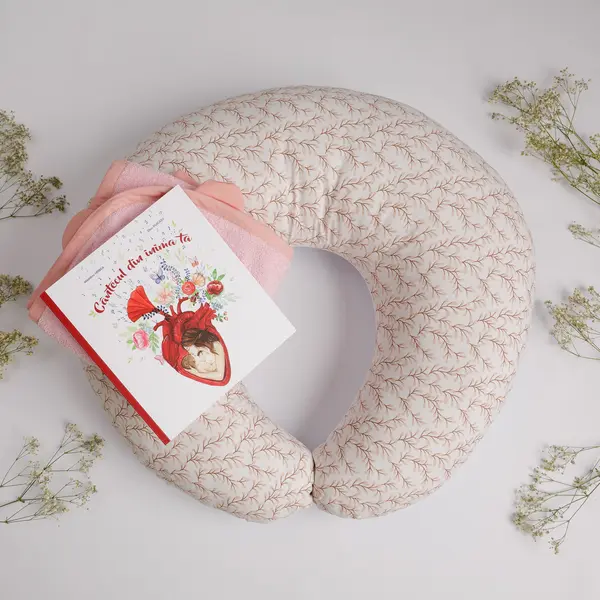Set Cadou pentru Gravide cu perna alaptare, prosop 100x100 cm + BONUS carte CADOU