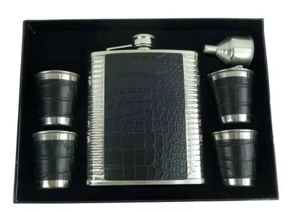 Set Cadou Plosca cu 4 Pahare si palnie model piele sarpe NEGRU