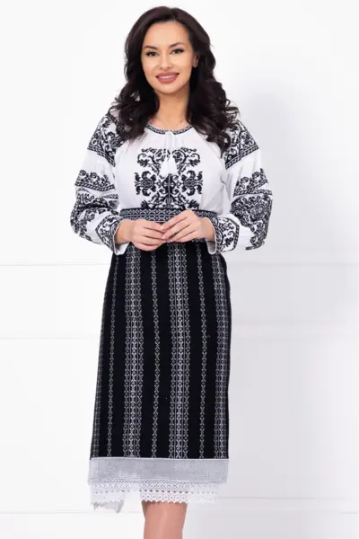 Set catrinta si brau traditional brodate cu fir argintiu