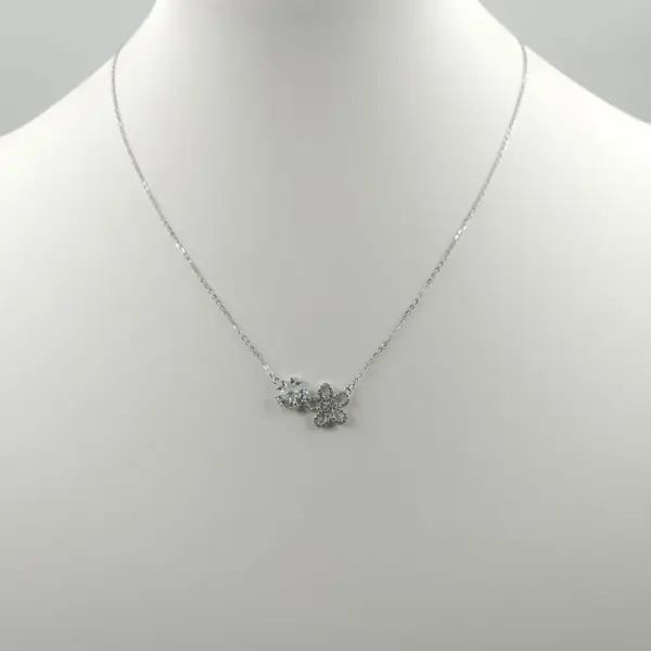 Set colier cu lant din argint 925 si pandant floricele cu pietre fine din cubic zirconia alb