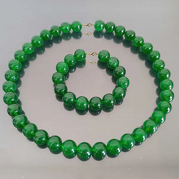 Set Colier si Bratara cu Jad Verde Malaezian de 12 mm si Inchizatori din Aur de 14 k