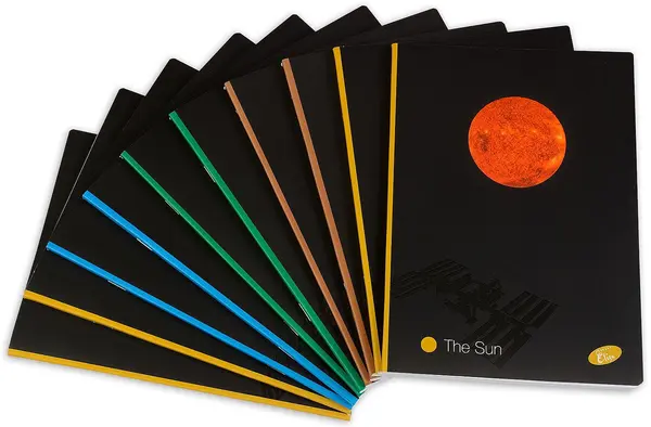 Set de 10 caiete Elisa Planets - A4, 62 coli ,rânduri largi, sortiment
