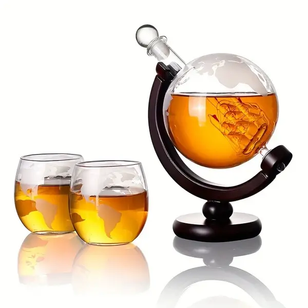 Set decantor cu doua/patru pahare din sticla, design Glob Pamantesc, cu suport de lemn, 850 ml