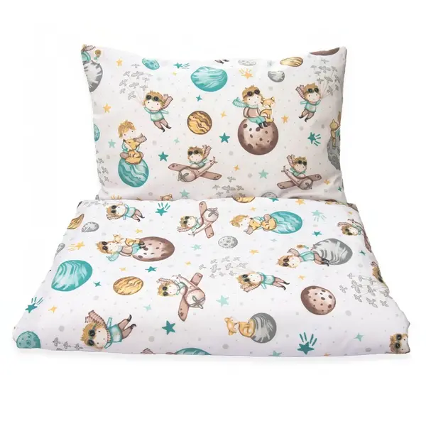 Set lenjerie de patut 3 piese Kerstin Micul print cu husa de pilota 120x90 cm,fata de perna 40x60 cm si aparatoare laterala 180x30 cm,din bumbac,inchidere cu fermoar
