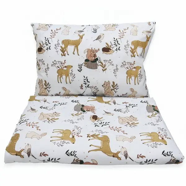Set lenjerie de patut pentru copii Kerstin Forest Animals, compus din 3 piese, cu Husa de pilota, Fata de perna si Bumper, realizate din bumbac, prevazute cu fermoare