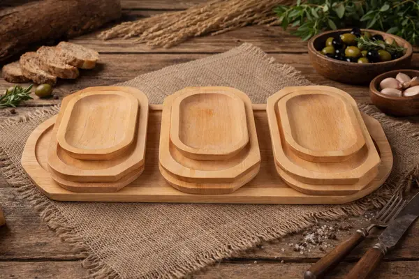Set platou pentru servit din lemn cu 9 farfurii - platou 56x22 cm