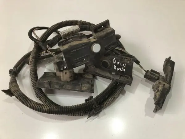 Set senzori parcare spate cu instalatie 240152911r Renault Fluence (2009-2012)