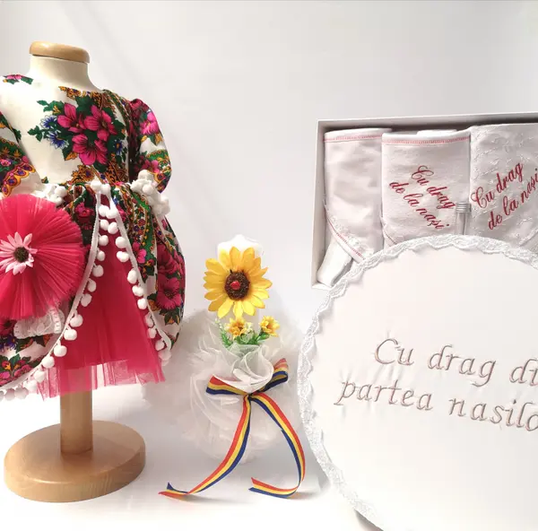 Set Traditional Botez - Costumas fetita Trusou Cutie pentru trusou Lumanare -TUL