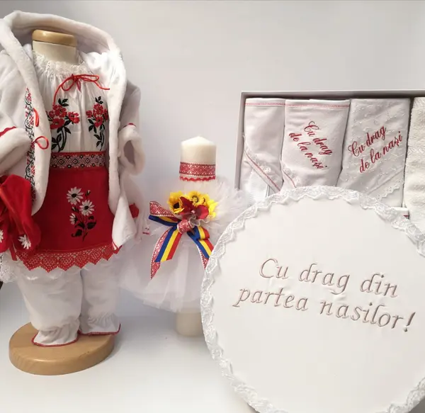 Set Traditional Botez Fetita - Costumas + Trusou + Cutie + Lumanare