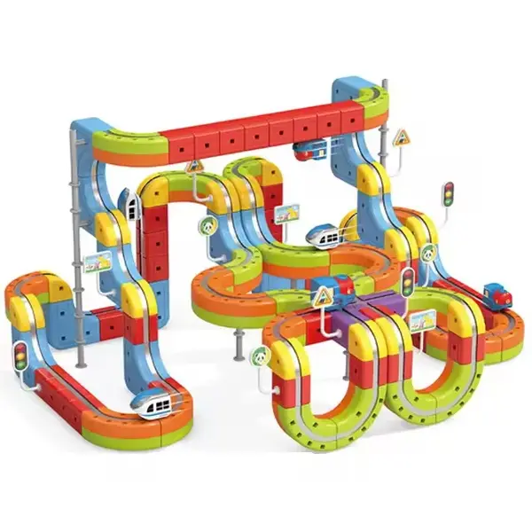 Set tren cu traseu magnetic si circuit 3D - 141 piese