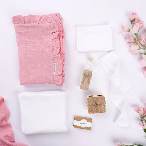 Set trusou Muselina, TWINDECO Pink pentru fetită, roz/alb cu volanașe, 7 piese