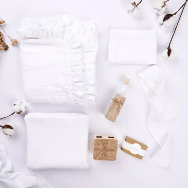 Set trusou Muselina, TWINDECO Pure White pentru fetită/băiat alb cu volanașe, 7 piese