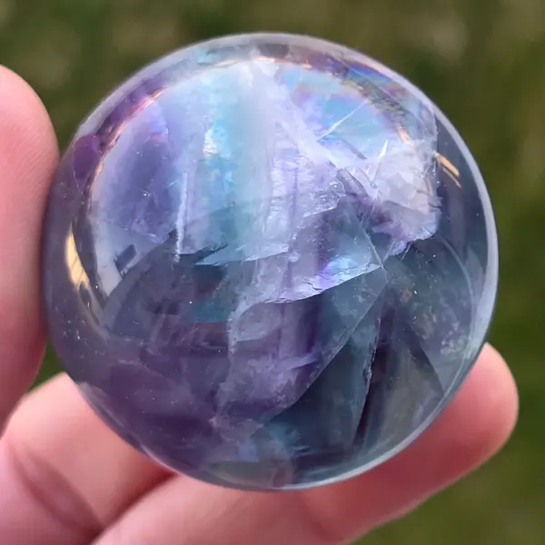 Sfera fluorit curcubeu model 10