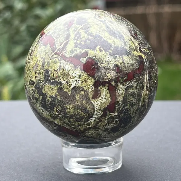 Sfera piatra sangele dragonului (epidot&piedmontit) model 1
