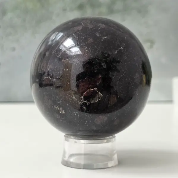 Sfera turmalina neagra cu granat model 3