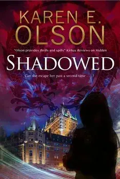 Shadowed. A Thriller, Hardback/Karen E. Olson