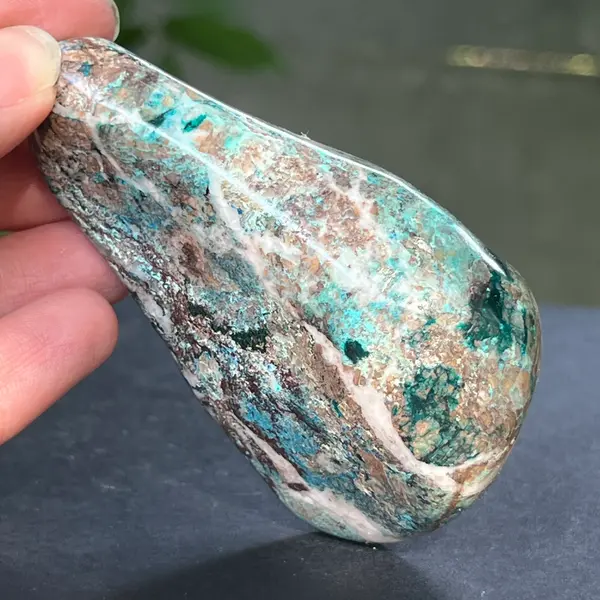 Shattuckite forma libera/palmstone m16