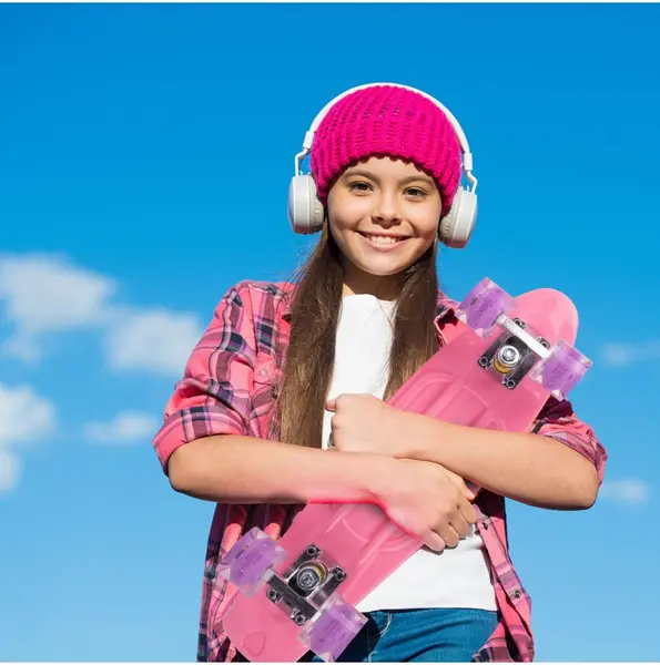 Skateboard pentru copii Malplay Pink, cu led-uri integrate, dimensiune platforma 56 x 15 cm