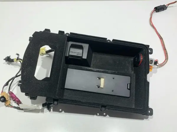 Spatiu depozitare cotiera cu priza usb aux 4G0864981C Audi A6 (2010-2018) [4G2, C7]